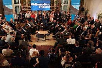 “Una salida al fracaso” (El gobernador de Entre Ríos en cumbre de Alternativa Argentina)