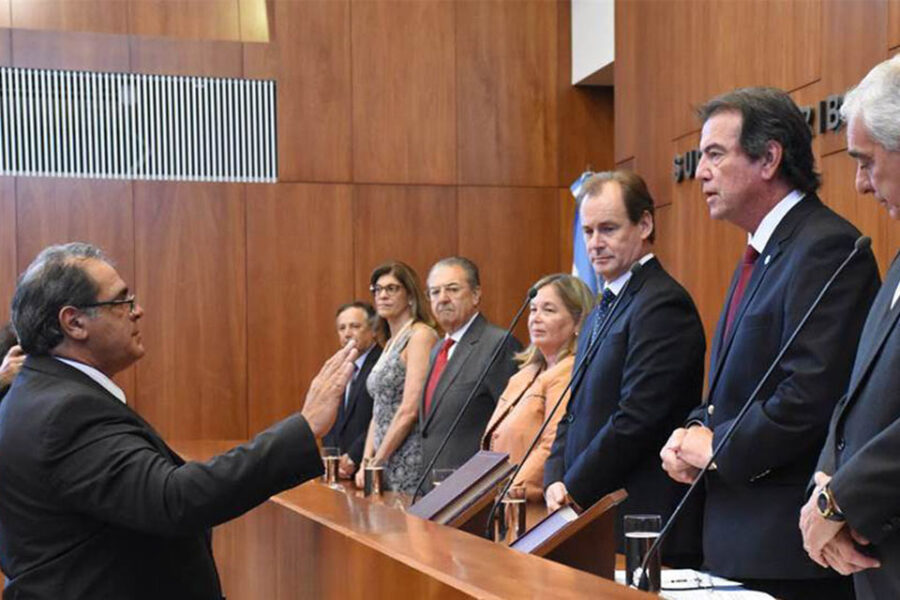 Carbonell asumió con fuerte mensaje desde el STJ a la política