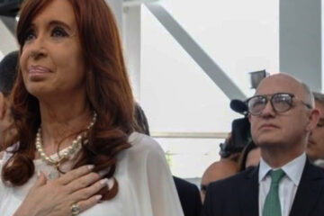 Cristina despidió a Timerman y criticó la presecusión judicial
