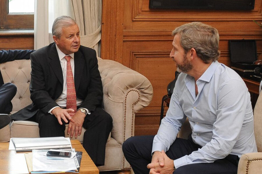 Tomaron viviendas en La Histórica y Lauritto apuntó a Frigerio