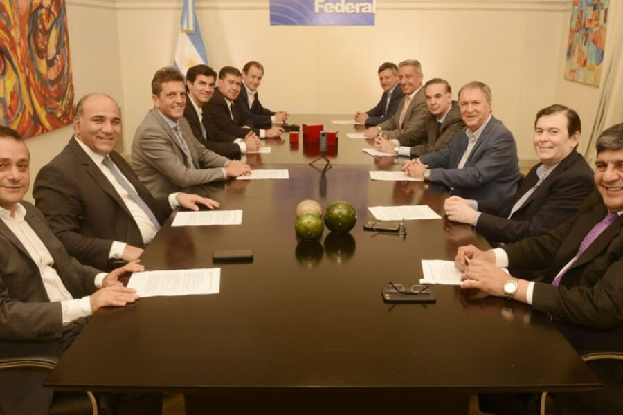Los gobernadores del PJ salieron a respaldar el plebiscito en La Rioja: “Hay que evitar la judicialización de la política” (firmó Bordet)
