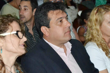 Decretó la emergencia, no paga los sueldos y le hacen paro