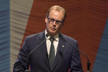 Bordet se centró en la gestión e ignoró la ausencia de Cambiemos