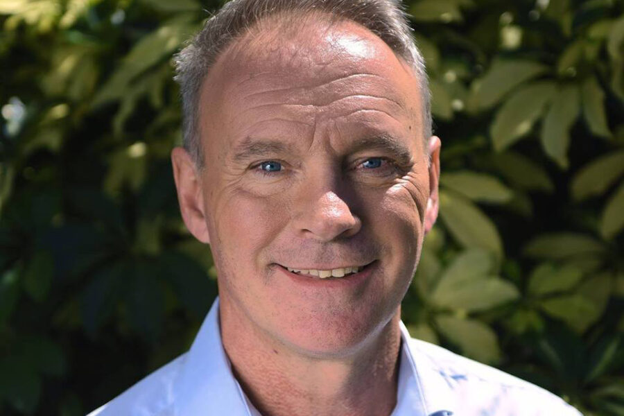 Denuncian a intendente por proyectar casas en espacios verdes