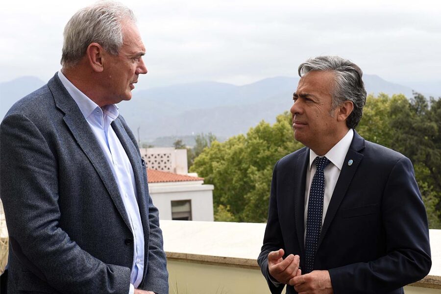 Benedetti se muestra con opositores a Macri