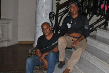 Denuncian que los echaron por peronistas