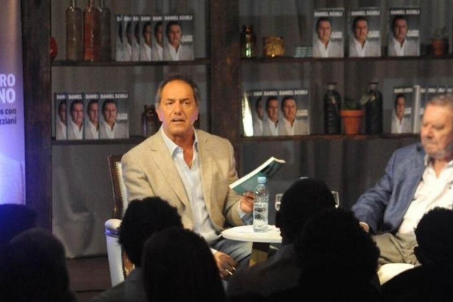 Scioli presenta su libro en la Uader