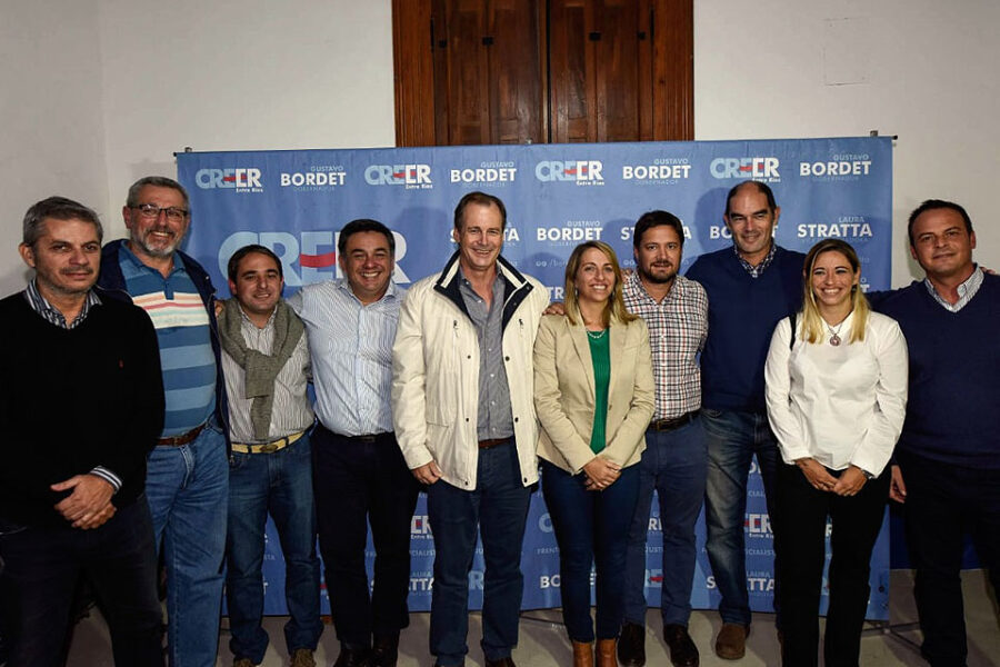 Llegó la foto de todos con Bordet en Uruguay