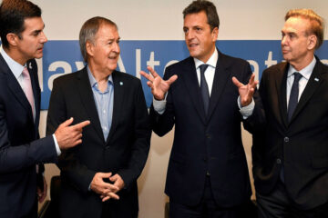 La cumbre final de los alternativos y pedido de acuerdos con aroma papal (referencia a la visita de Carrió a Entre Ríos)