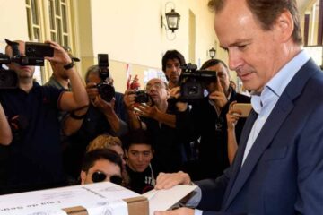 Al votar, Bordet se refirió al armado nacional: “Hay que buscar consensos”