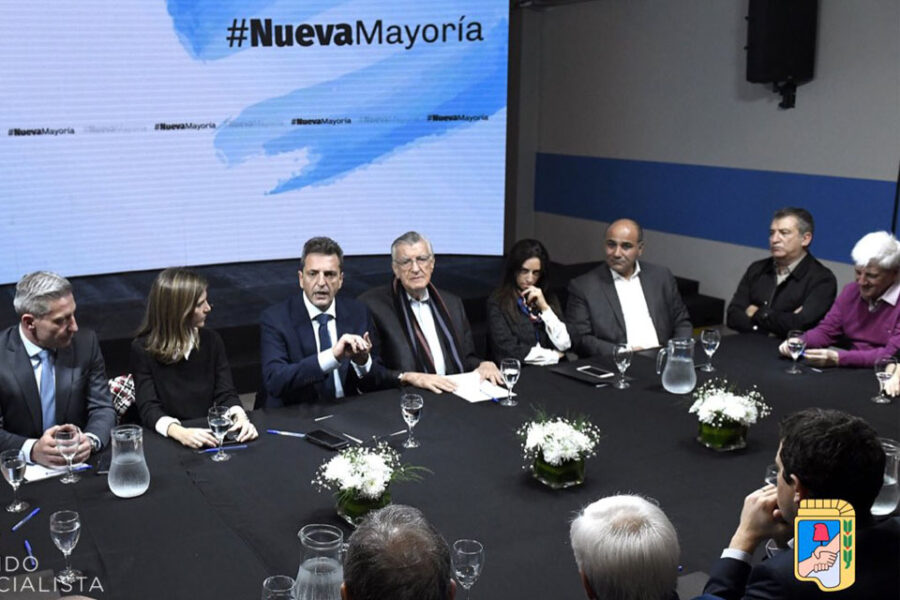 El PJ y Massa acordaron frente y Urribarri estuvo presente