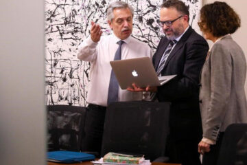 Alberto Fernández sale a la cancha con una apuesta artesanal (visitaría Entre Ríos)