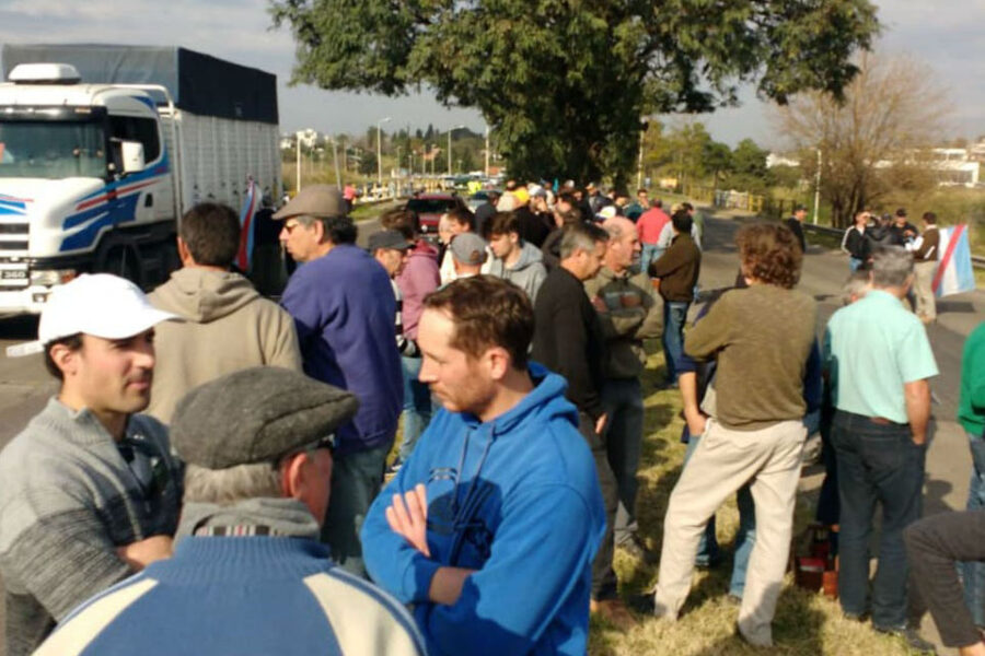 Entre Ríos: 300 productores se movilizaron contra una restricción a los agroquímicos