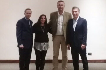 Extraña calidad de una foto de Cambiemos