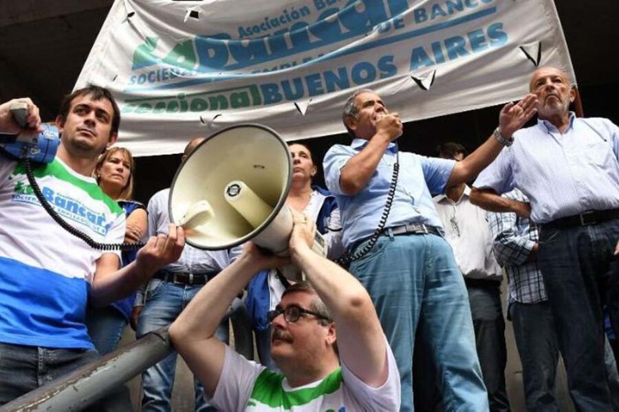 Por la inflación acumulada, se disparan cláusulas para ajustar los salarios en las provincias (aumento en Entre Ríos)