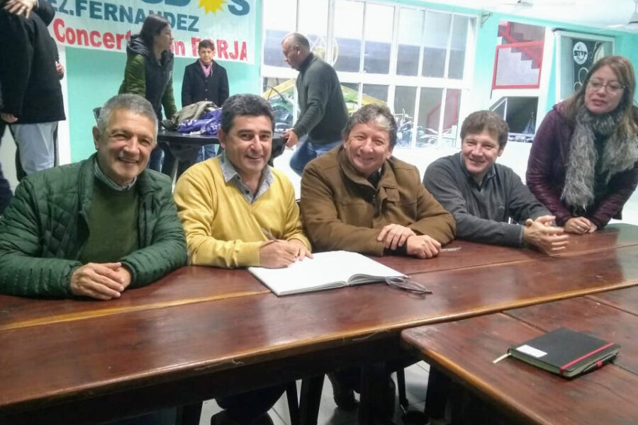 El gobernador electo de Tierra del Fuego estuvo con sus partidarios de Entre Ríos