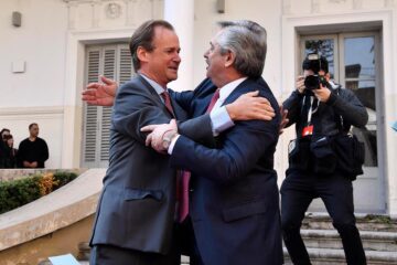 Alberto Fernández y Bordet firman un acta de compromiso federal