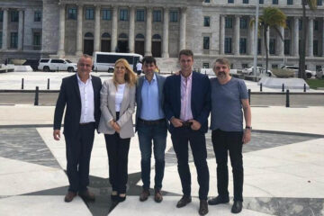 Cresto se mostró con la vice de Kicillof en Puerto Rico