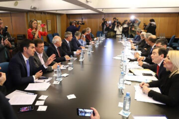 Gobernadores ya preparan 17 demandas en la Corte por la baja de IVA y Ganancias (presencia del entrerriano Bordet en cumbre de gobernadores)