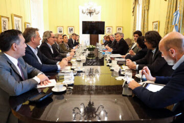 Insólito: Macri y su gabinete se adjudicaron el cobro del bono de 5 mil pesos (entrerriano entre los beneficiados)