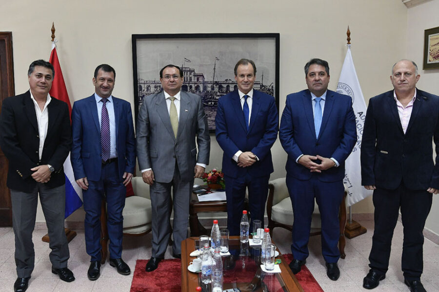 Bordet busca sacar barcos de Paraguay por Entre Ríos