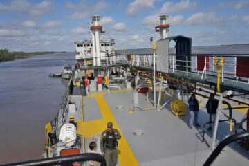 Una banda paraguaya usó un buque de combustible para traficar por la hidrovía más de 290 kilos de marihuana (atrapados en Entre Ríos)