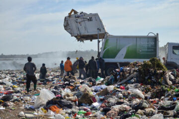 Cómo es el basural a cielo abierto del que comen 200 familias en Entre Ríos