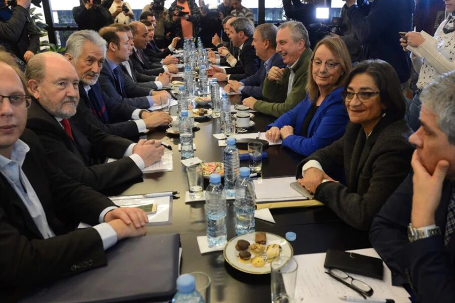 La devaluación impacta en las deudas de las provincias, con Buenos Aires a la cabeza (referencia a Entre Ríos)