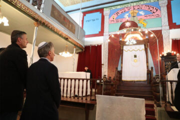 La copa de la bobe en la agenda presidencial (Macri en sinagoga entrerriana)