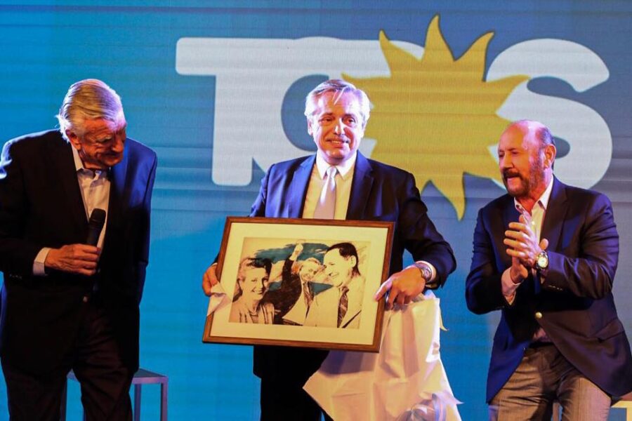 Bordet y Urribarri con Alberto Fernández en el PJ Nacional