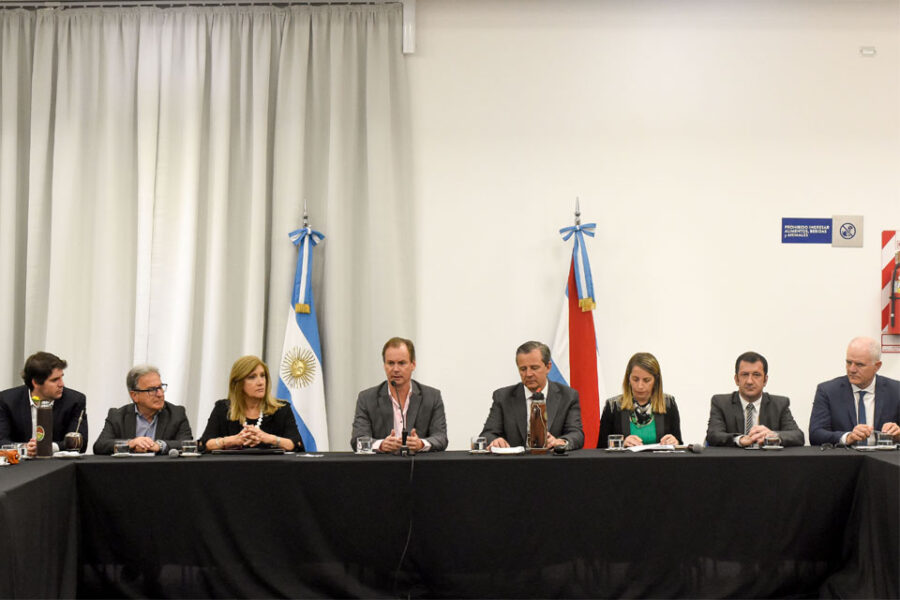 Bordet priorizará comedores, obras y paritaria en la recesión