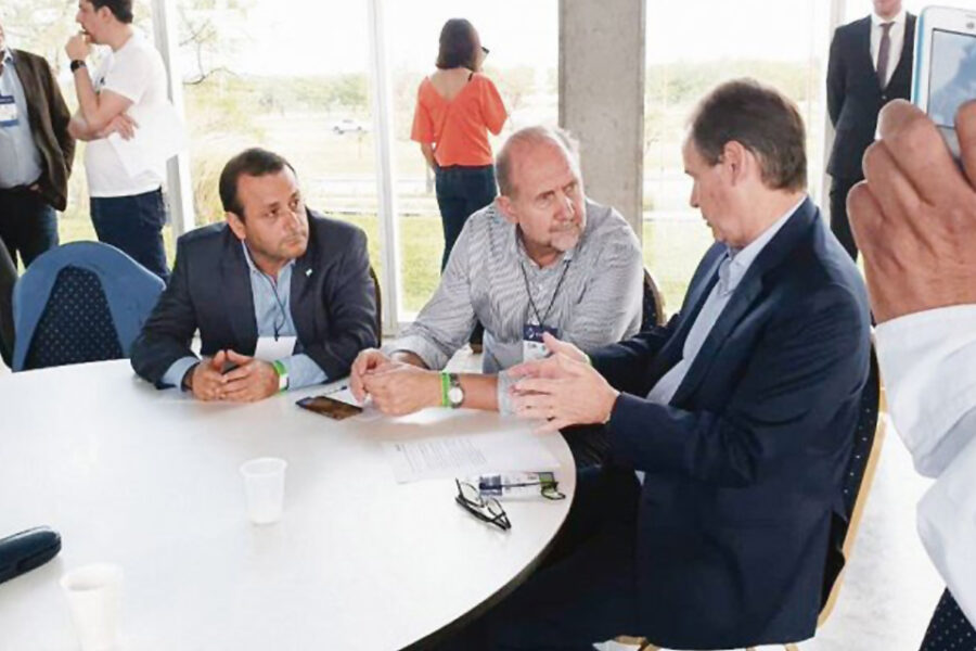 Gobernadores y electos pulen avance sobre hidrovía clave (Entre Ríos quiere ser parte del control de la vía navegable)