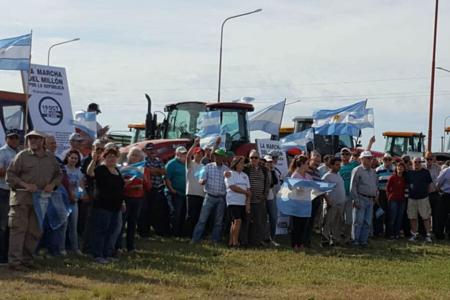 En las rutas, con tractores y caballos, el campo apoyó la “marcha del millón” (marcha en Entre Ríos)