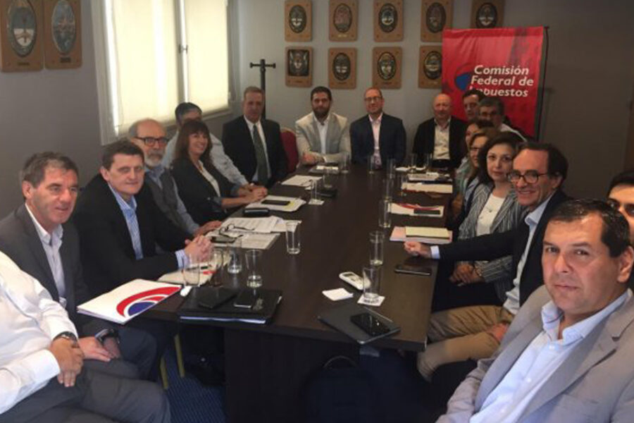 Cumbre de 18 provincias blinda reclamo de mayor compensación a Nación tras fallo (presencia de ministro de Entre Ríos)