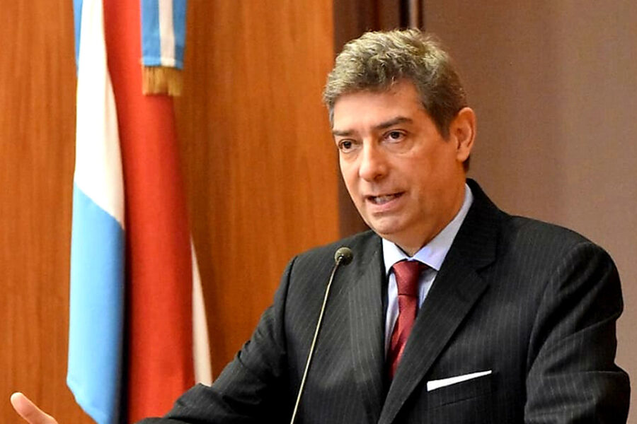 Ministro de la Corte viene a exponer sobre gente común juzgando acusados