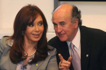 Cristina Kirchner llega al Senado con Oscar Parrilli y Carlos Zannini y los gobernadores piden espacios (referencia a Entre Ríos)