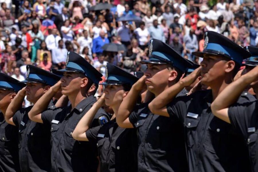 De la calle al escritorio: Alberto prepara una profunda reforma de la Policía Federal (el entrerriano Roncaglia presenta la renuncia)