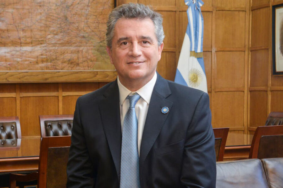 Etchevehere se va con críticas de semilleros de transgénicos