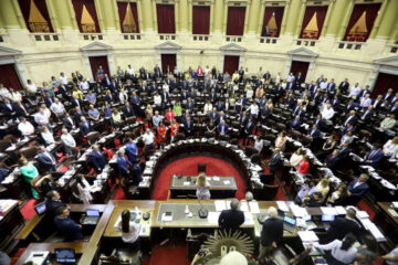 Diputados entrerrianos donan subsidios a la salud pública