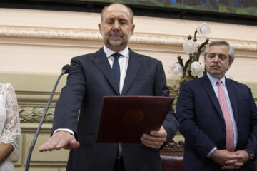 Acompañando a los gobernadores amigos (Fernández puso en funciones al gobernador de Entre Ríos)