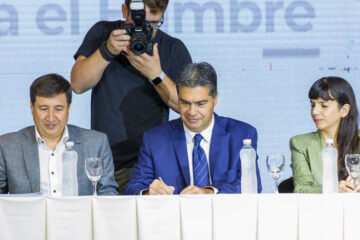 Refuerzan la ayuda para Chaco con el reparto de tarjetas alimentarias (recuerdan lanzamiento en Entre Ríos)