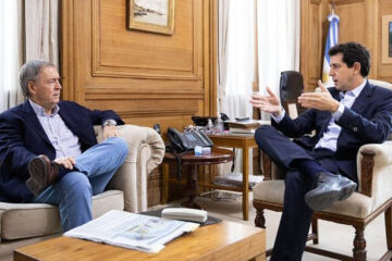 “Wado” de Pedro suma millas y consolida su rol en el Gobierno (encuentro con Bordet)