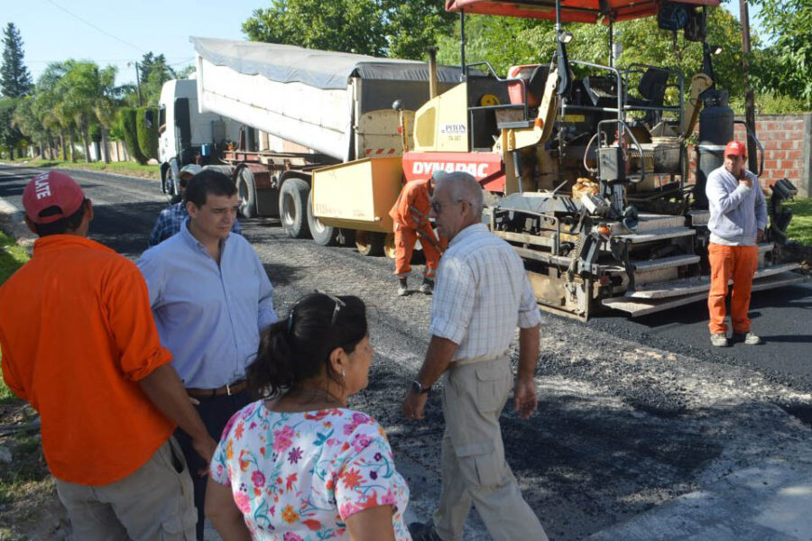 Continúa el asfaltado de calle Federación