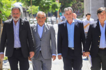 Por qué el Gobierno equivoca la estrategia al encarar el conflicto con el campo (voltereta de senador entrerriano)