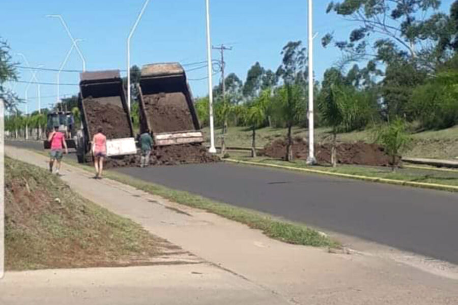 Tapan con tierra entradas a un pueblo entrerriano