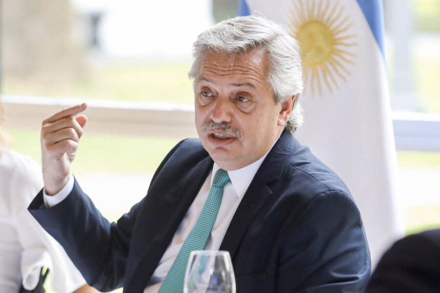 Alberto Fernández prohibió despidos por 60 días