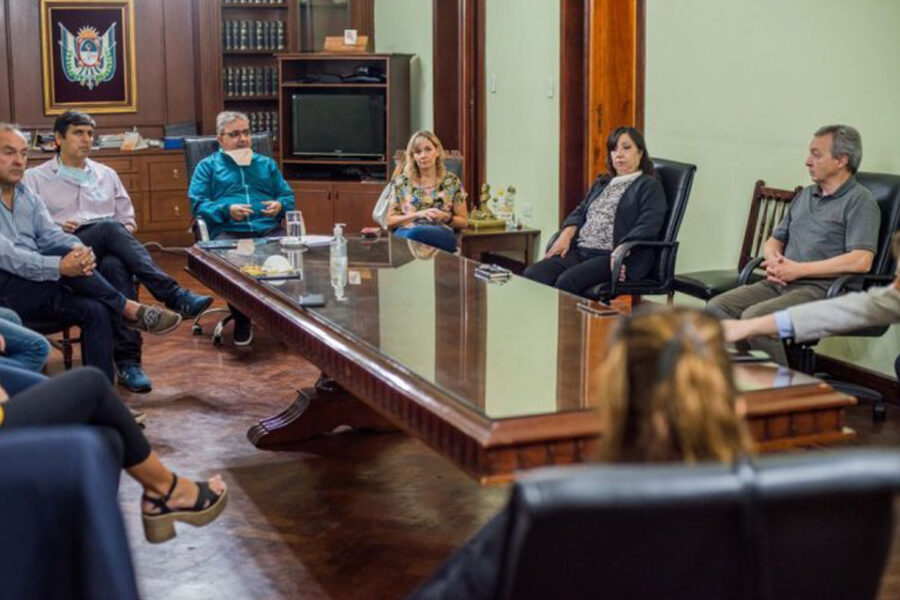 Gobernadores refuerzan ayuda social y se blindan con oposición (el gobernador de Entre Ríos ordenó la compra de alimentos)