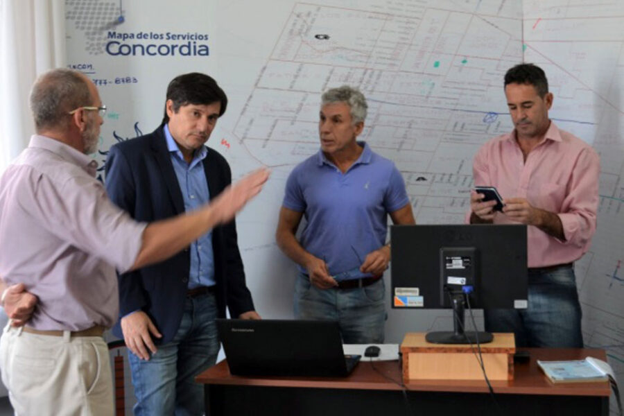 Refuncionalizan línea 105 para escuchar a adultos mayores