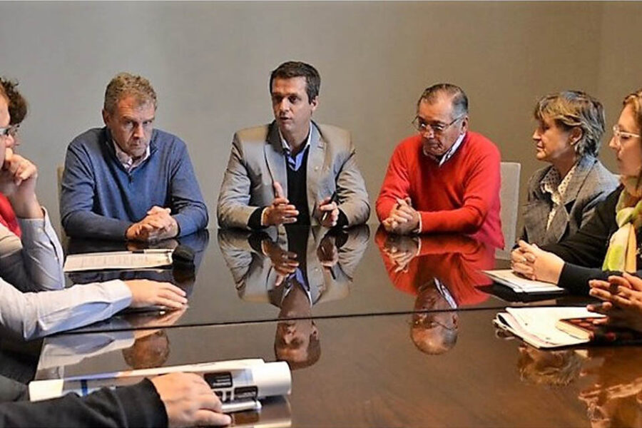 Gestiones para promover rebajas en las Tarifas Eléctricas