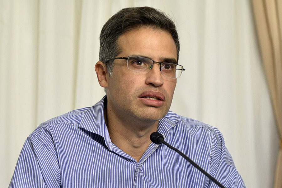 Garcilazo alertó sobre la llegada de nuevas cepas